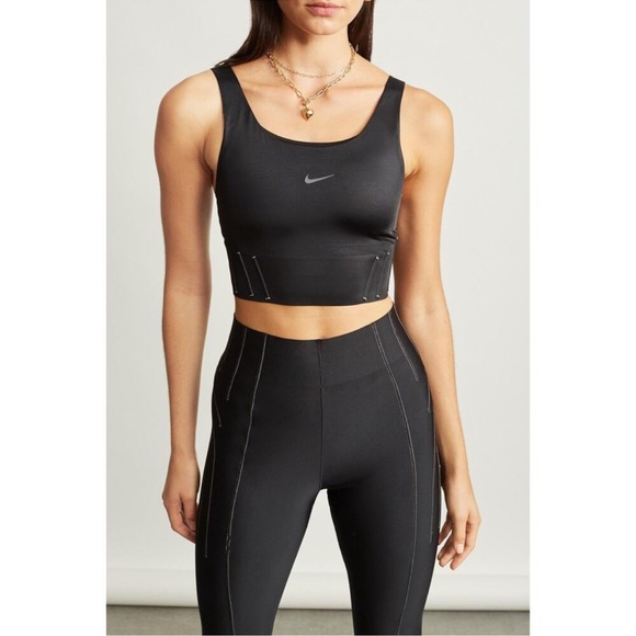 Nike Swoosh City Ready Longline Black Sports Bra size large - Picture 2 of 7